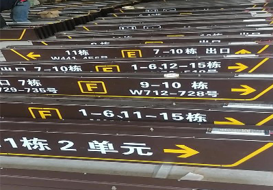 韶山广告标识中，常见的几种安装方式。